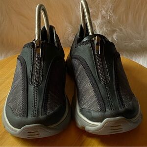 Natural Sport Shoes Size 7.5 Women’s Slip On Zip In Middle  Black‎ Gray